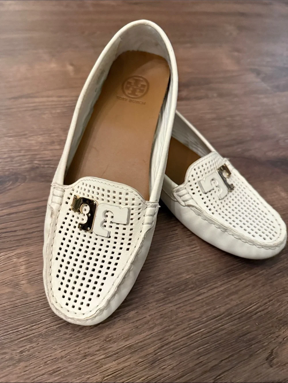 Tory Burch Cream Perforated Leather Driving Loafers with Gold Logo Size 7